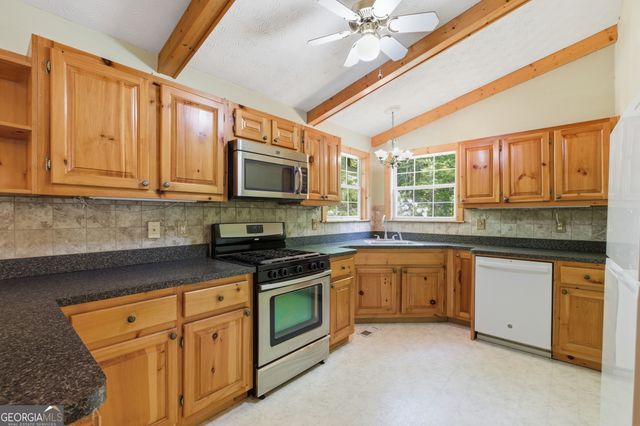 47 Terrys Place, Cleveland, GA 30528