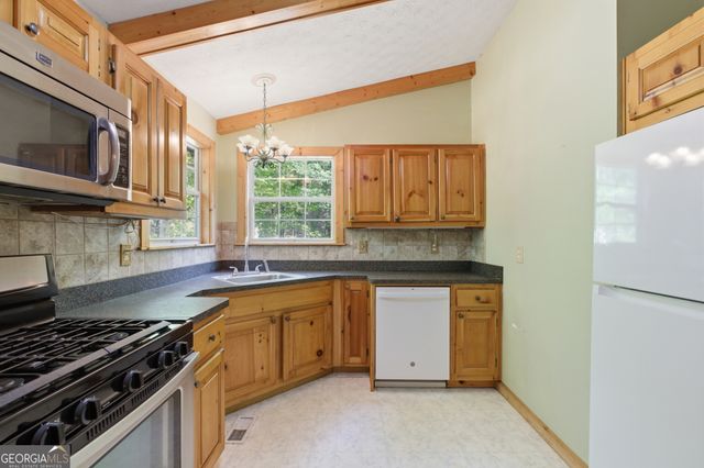 47 Terrys Place, Cleveland, GA 30528