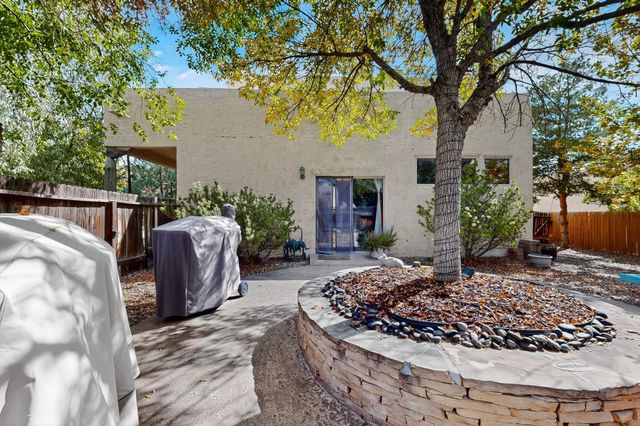 4352 Sierra Blanca, Santa Fe, NM 87507