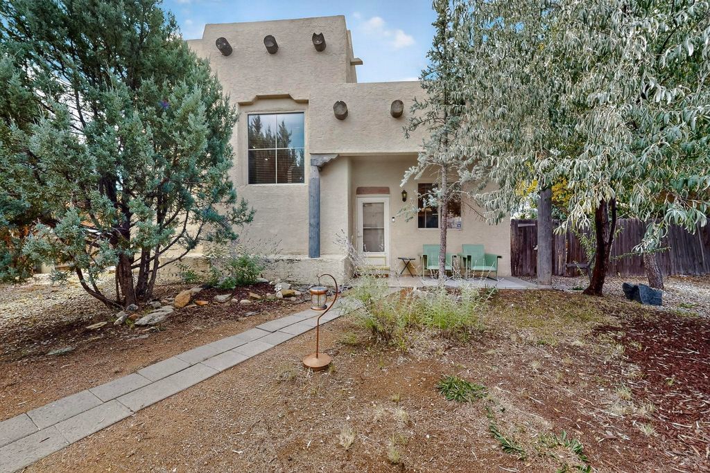 4352 Sierra Blanca, Santa Fe, NM 87507