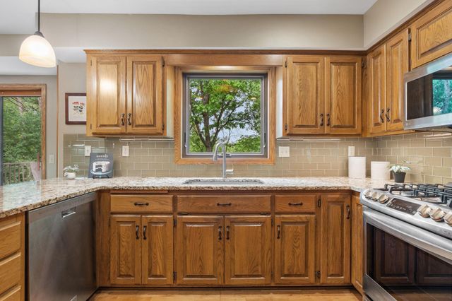 10660 47th Avenue N, Plymouth, MN 55442