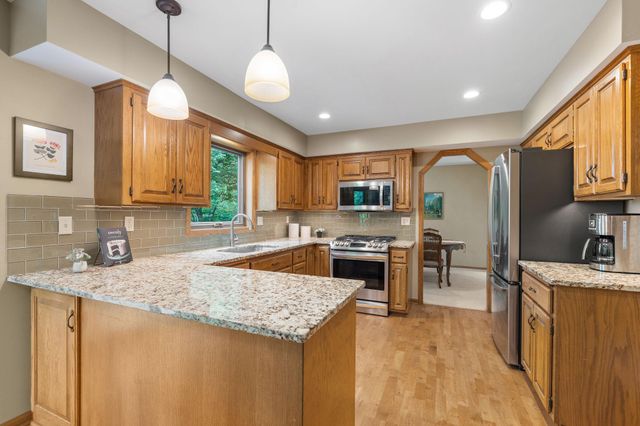 10660 47th Avenue N, Plymouth, MN 55442