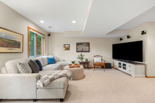 10660 47th Avenue N, Plymouth, MN 55442
