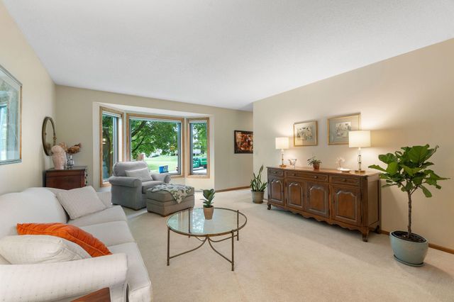 10660 47th Avenue N, Plymouth, MN 55442