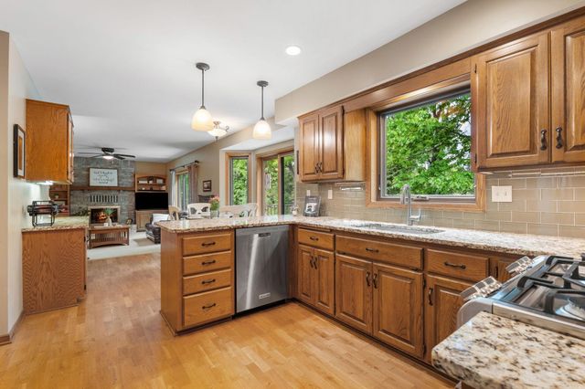 10660 47th Avenue N, Plymouth, MN 55442