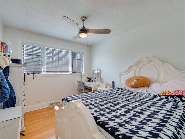 51 W ROZANNE Drive, Addison, IL 60101