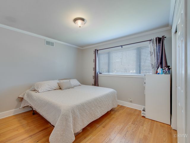 51 W ROZANNE Drive, Addison, IL 60101