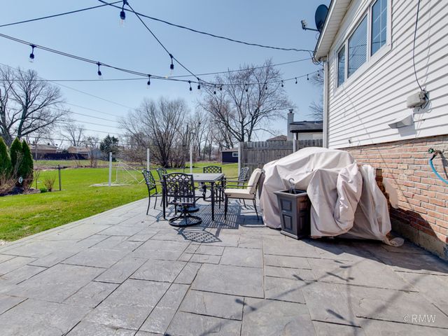 51 W ROZANNE Drive, Addison, IL 60101