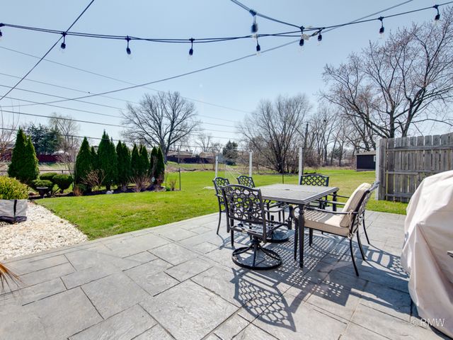 51 W ROZANNE Drive, Addison, IL 60101