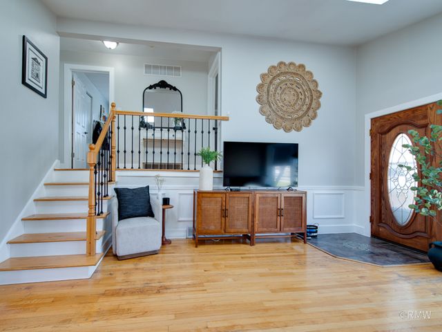 51 W ROZANNE Drive, Addison, IL 60101