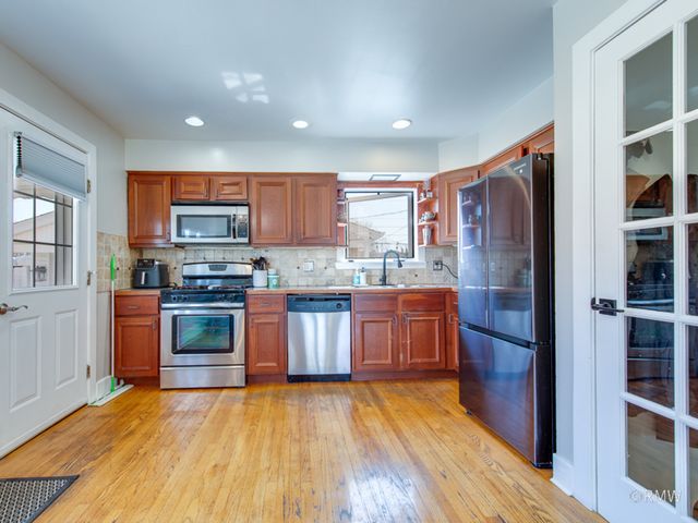 51 W ROZANNE Drive, Addison, IL 60101