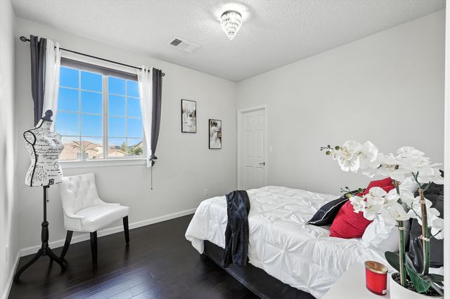 43 Vista Larga Place NE, Rio Rancho, NM 87124