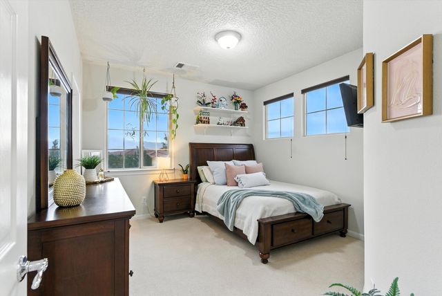 43 Vista Larga Place NE, Rio Rancho, NM 87124