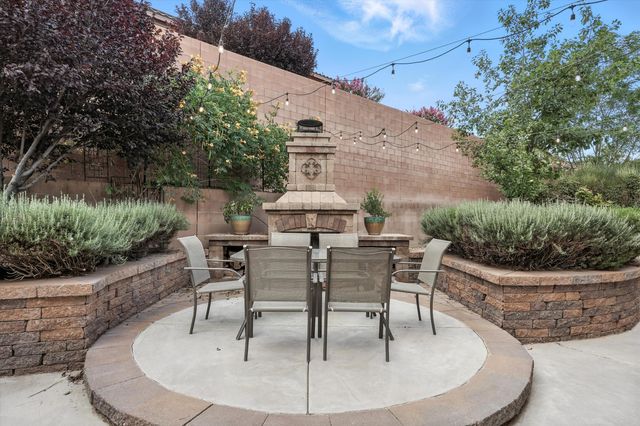 43 Vista Larga Place NE, Rio Rancho, NM 87124