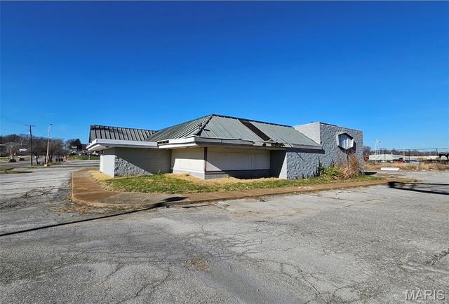 2595 Chambers Road A, Moline Acres, MO 63136