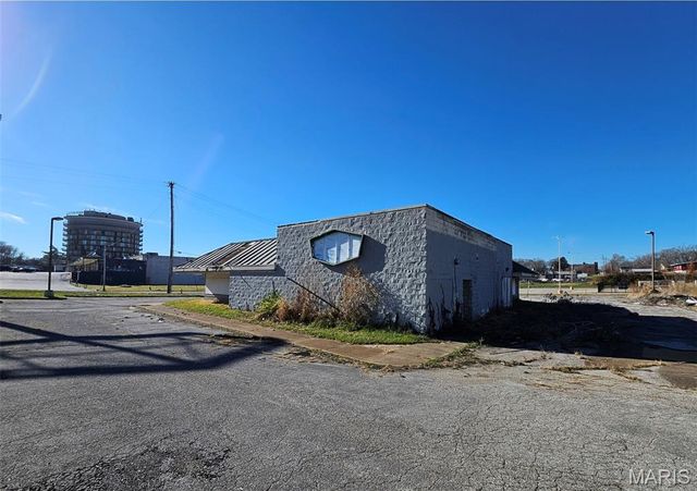 2595 Chambers Road A, Moline Acres, MO 63136