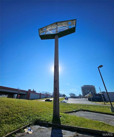 2595 Chambers Road A, Moline Acres, MO 63136