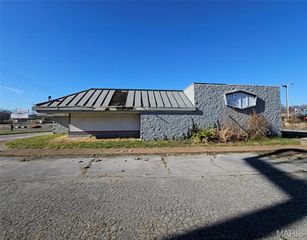 2595 Chambers Road A, Moline Acres, MO 63136