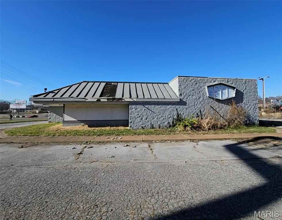 2595 Chambers Road A, Moline Acres, MO 63136