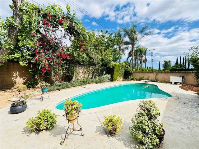 8208 Kentland, West Hills, CA 91304