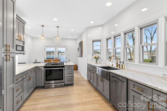 18521 Vineyard Point Lane, Cornelius, NC 28031