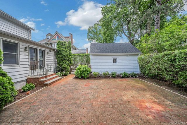 10 Carman Road, Scarsdale, NY 10583
