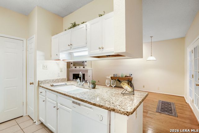 8655 Datapoint Dr Apt 403, San Antonio, TX 78229