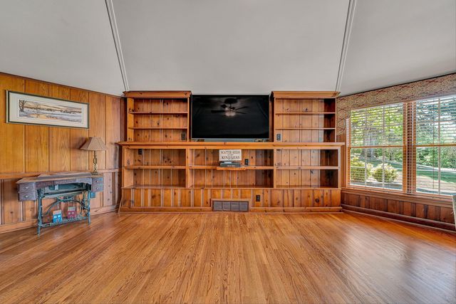 260 Peaceful Valley LN, Rocky Mount, VA 24151