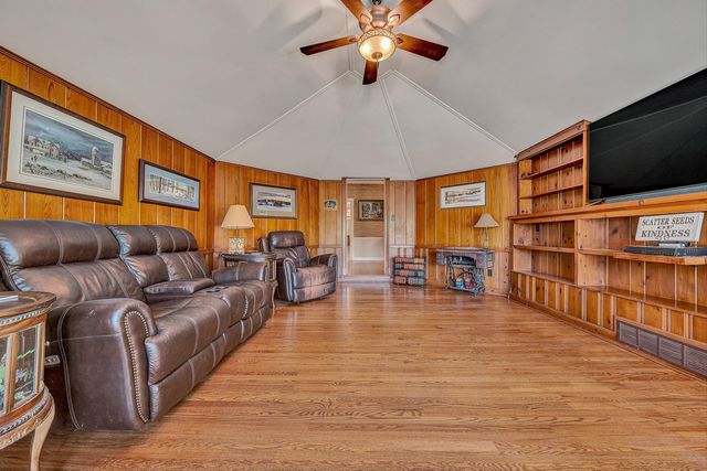 260 Peaceful Valley LN, Rocky Mount, VA 24151