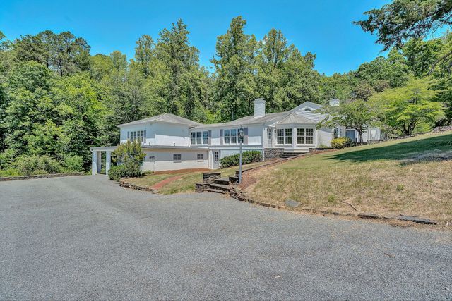 260 Peaceful Valley LN, Rocky Mount, VA 24151
