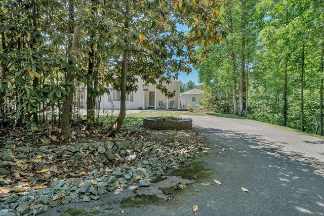 260 Peaceful Valley LN, Rocky Mount, VA 24151