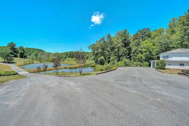 260 Peaceful Valley LN, Rocky Mount, VA 24151