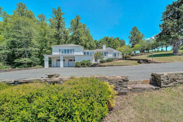 260 Peaceful Valley LN, Rocky Mount, VA 24151