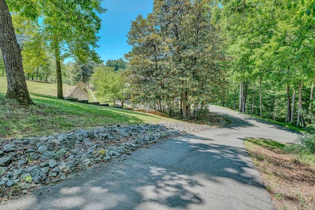260 Peaceful Valley LN, Rocky Mount, VA 24151