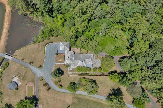 260 Peaceful Valley LN, Rocky Mount, VA 24151