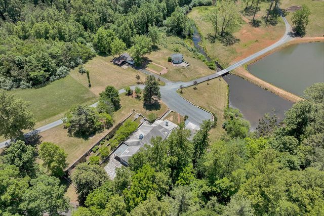 260 Peaceful Valley LN, Rocky Mount, VA 24151