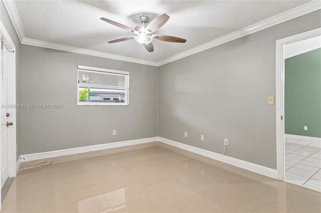5471 W 27th Ct, Hialeah, FL 33016