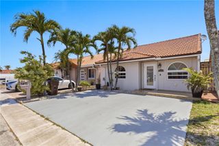 5471 W 27th Ct, Hialeah, FL 33016
