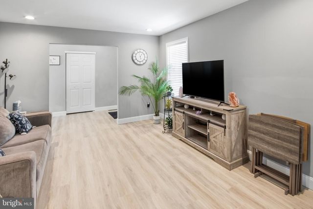 422 MULLICA HILL RD, Mullica Hill, NJ 08062