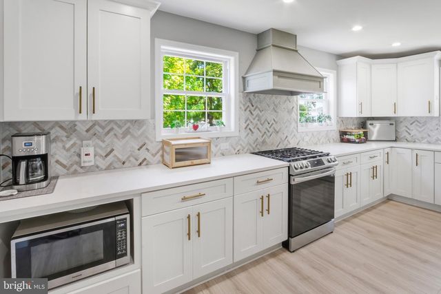 422 MULLICA HILL RD, Mullica Hill, NJ 08062