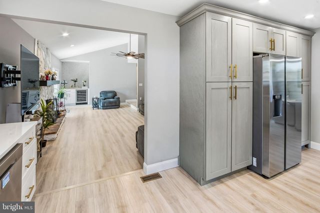 422 MULLICA HILL RD, Mullica Hill, NJ 08062