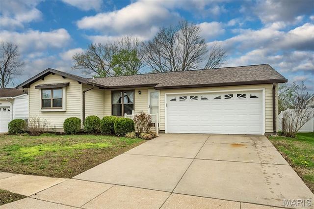 1226 Kings Trail Lane, Fenton, MO 63026