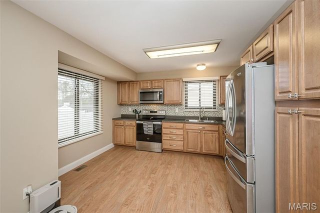 1226 Kings Trail Lane, Fenton, MO 63026