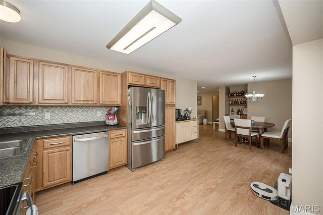 1226 Kings Trail Lane, Fenton, MO 63026