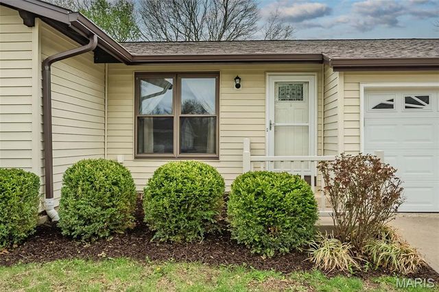 1226 Kings Trail Lane, Fenton, MO 63026