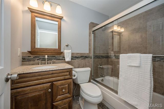 1226 Kings Trail Lane, Fenton, MO 63026