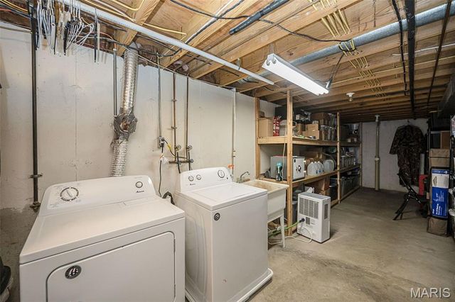 1226 Kings Trail Lane, Fenton, MO 63026