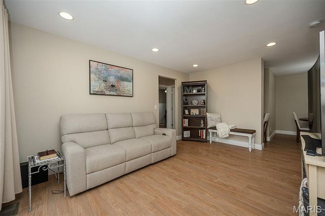 1226 Kings Trail Lane, Fenton, MO 63026