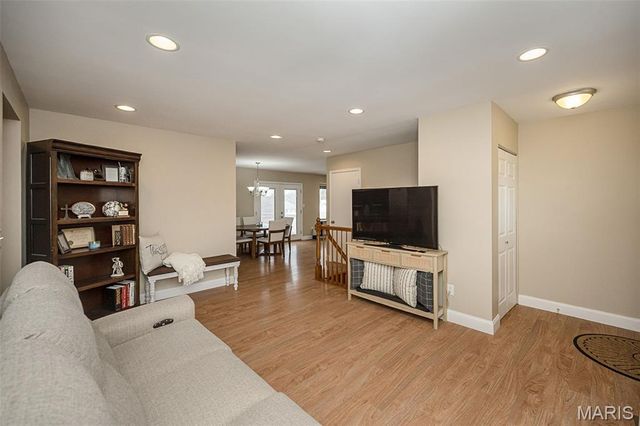 1226 Kings Trail Lane, Fenton, MO 63026