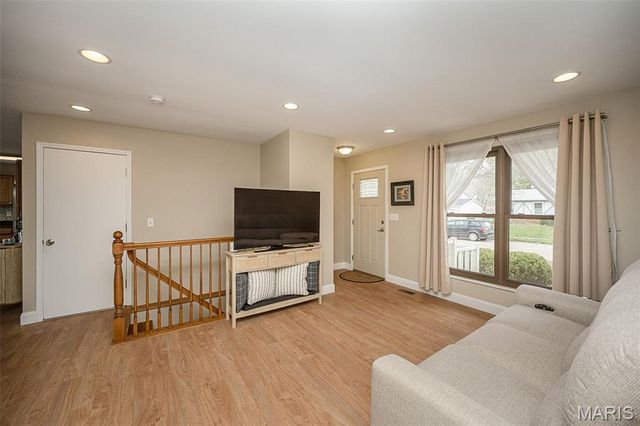 1226 Kings Trail Lane, Fenton, MO 63026